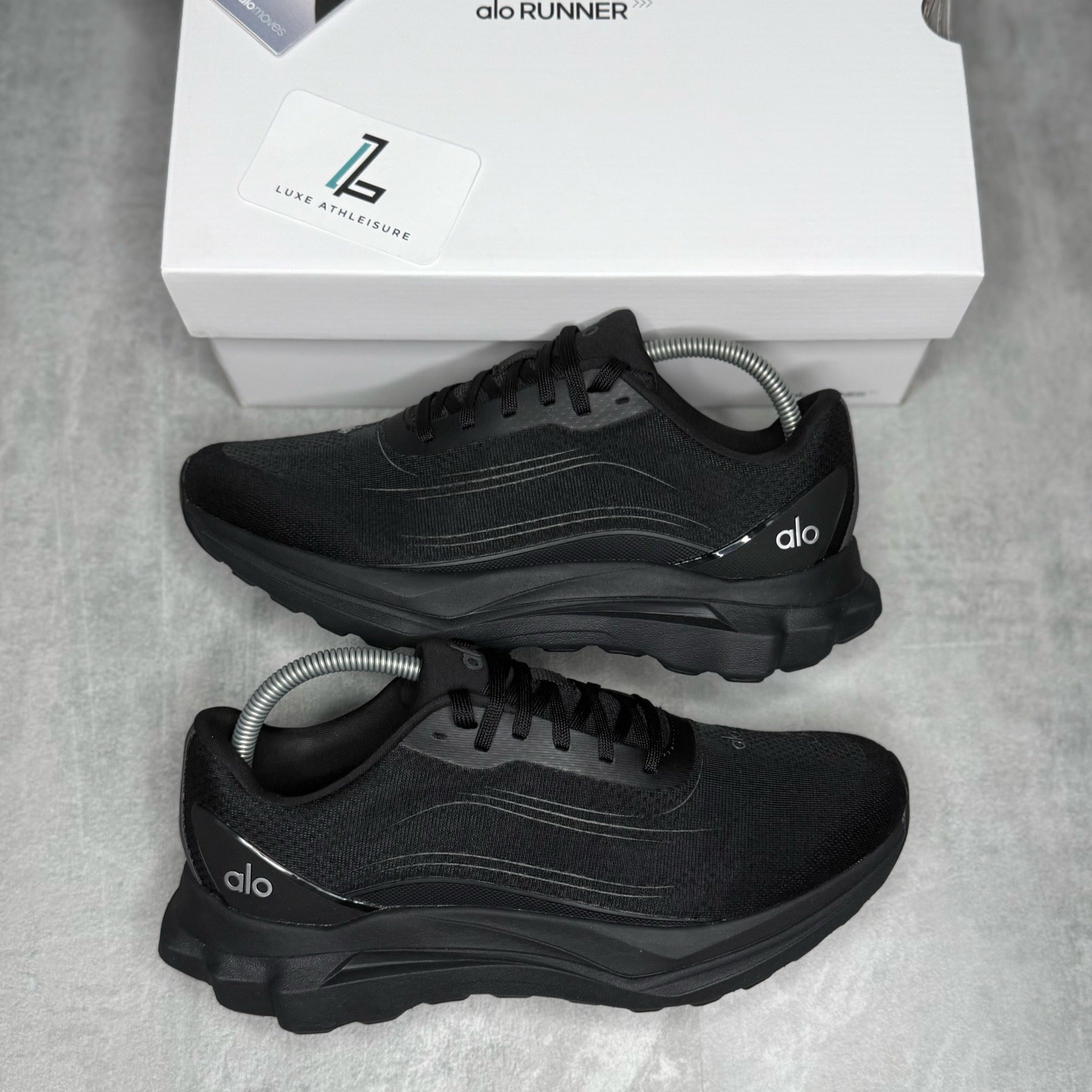 ALO RUNNER 'BLACK' – Luxe Athleisure
