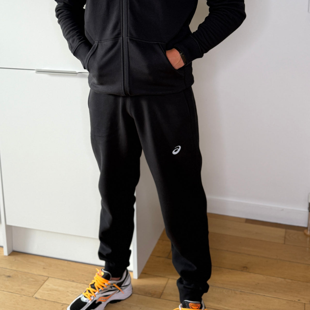 ASICS SPORT FLEECE TRACKSUIT ‘PERFORMANCE BLACK’