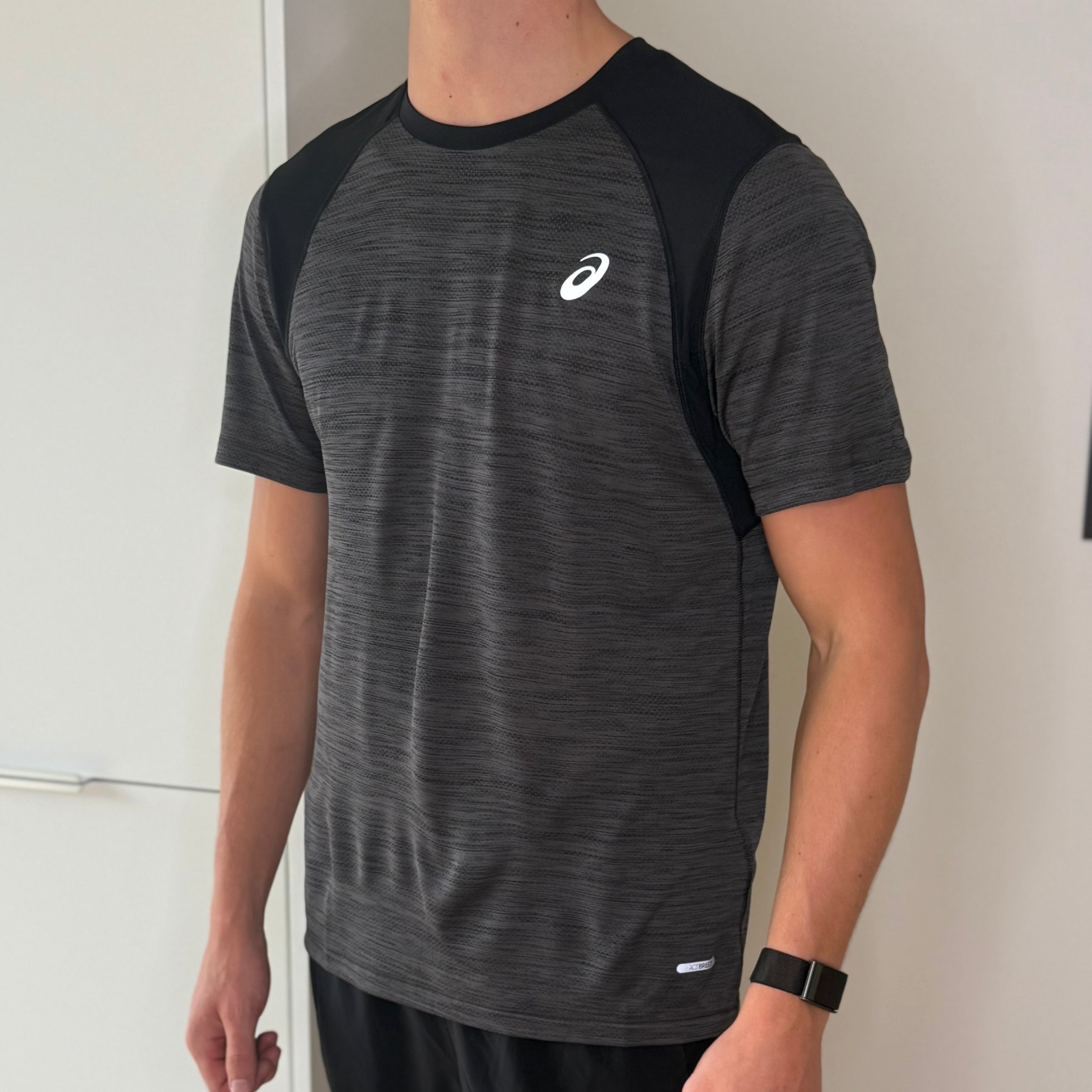 ASICS ROAD T-SHIRT ‘BLACK/GREY’