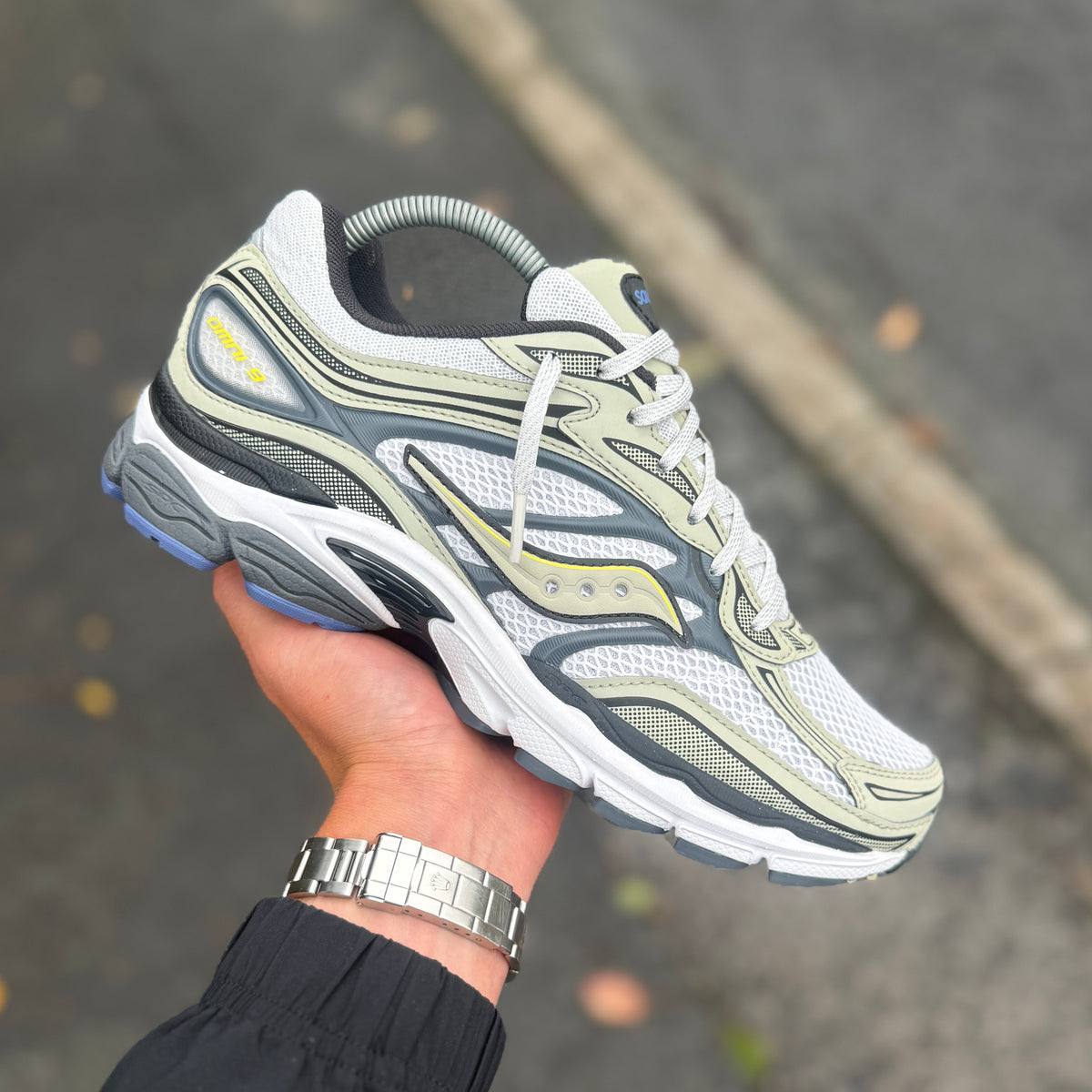 SAUCONY PRO GRID OMNI 9 ‘VOLT/NAVY’