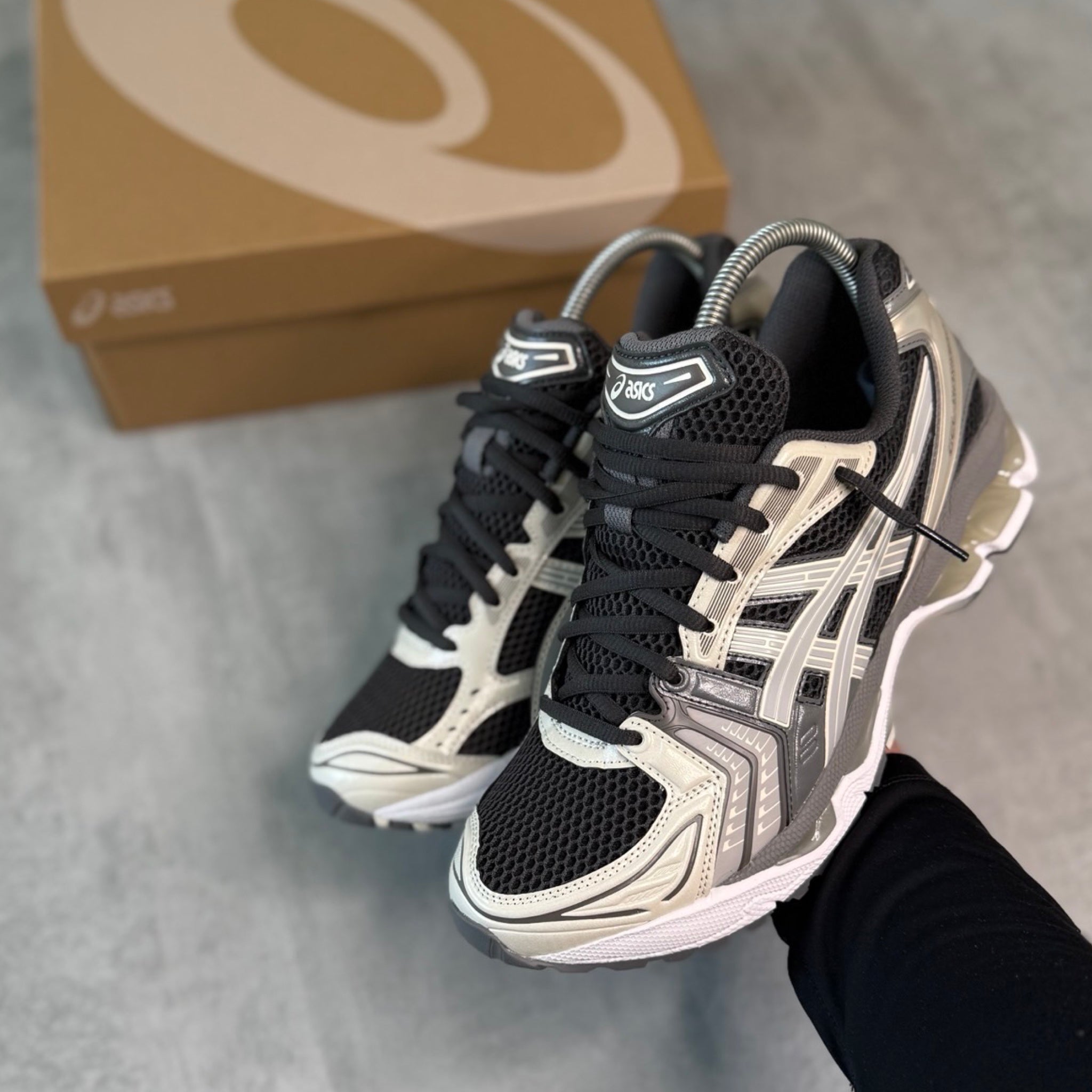 ASICS GEL KAYANO 14 ‘OBSIDIAN/CEMENT GREY’